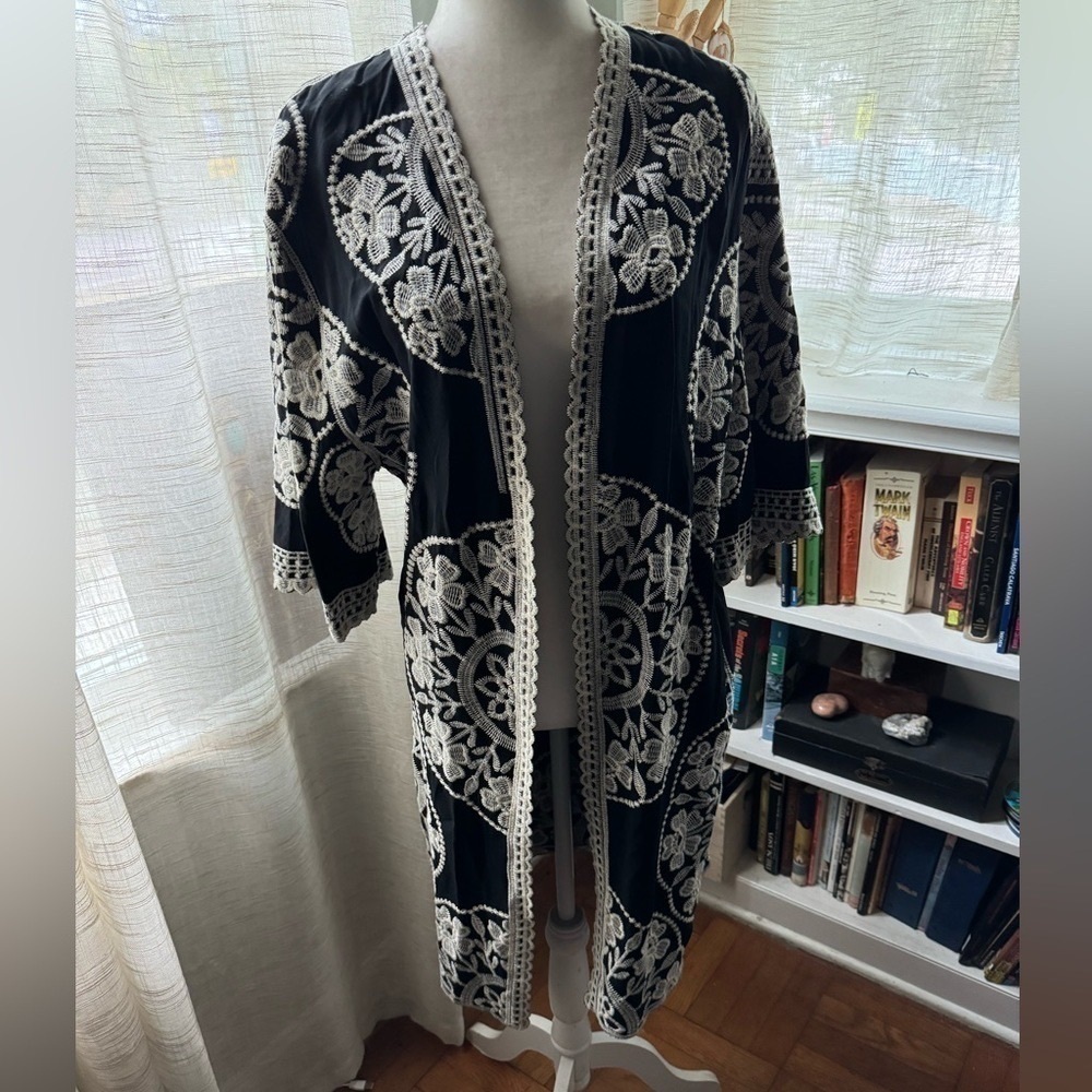 Ultra Pink Black and White Floral Women's Cape